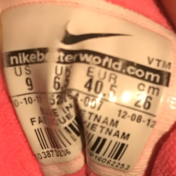 Women’s Nike Shoes - Picture 4 of 4